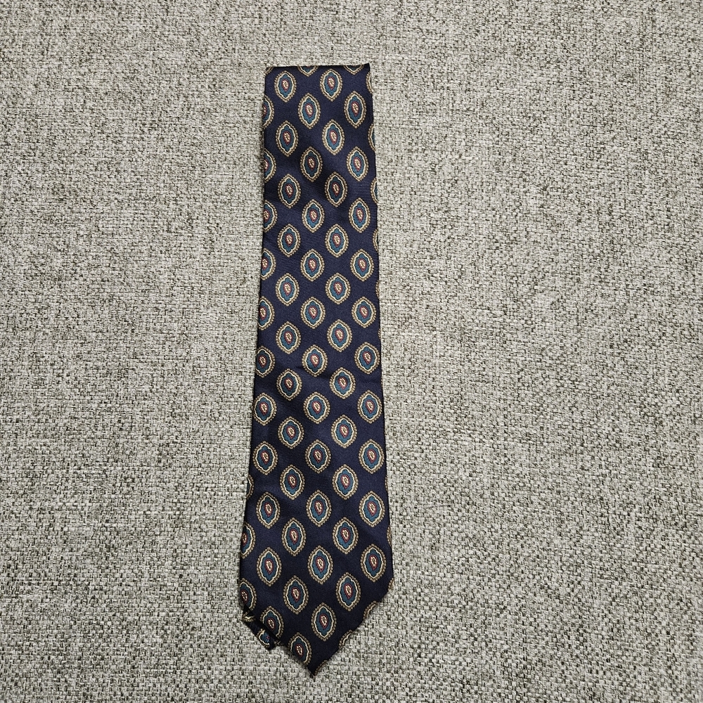 Neil Martin All Silk 3.5" Handmade Tie Blue W/Geometric Pattern Made In USA Vtg